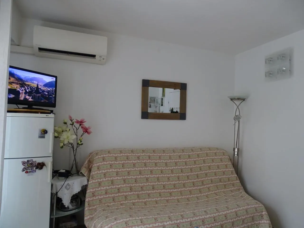 Studio Renove En Rez De Jardin Climatise Cannes Daire