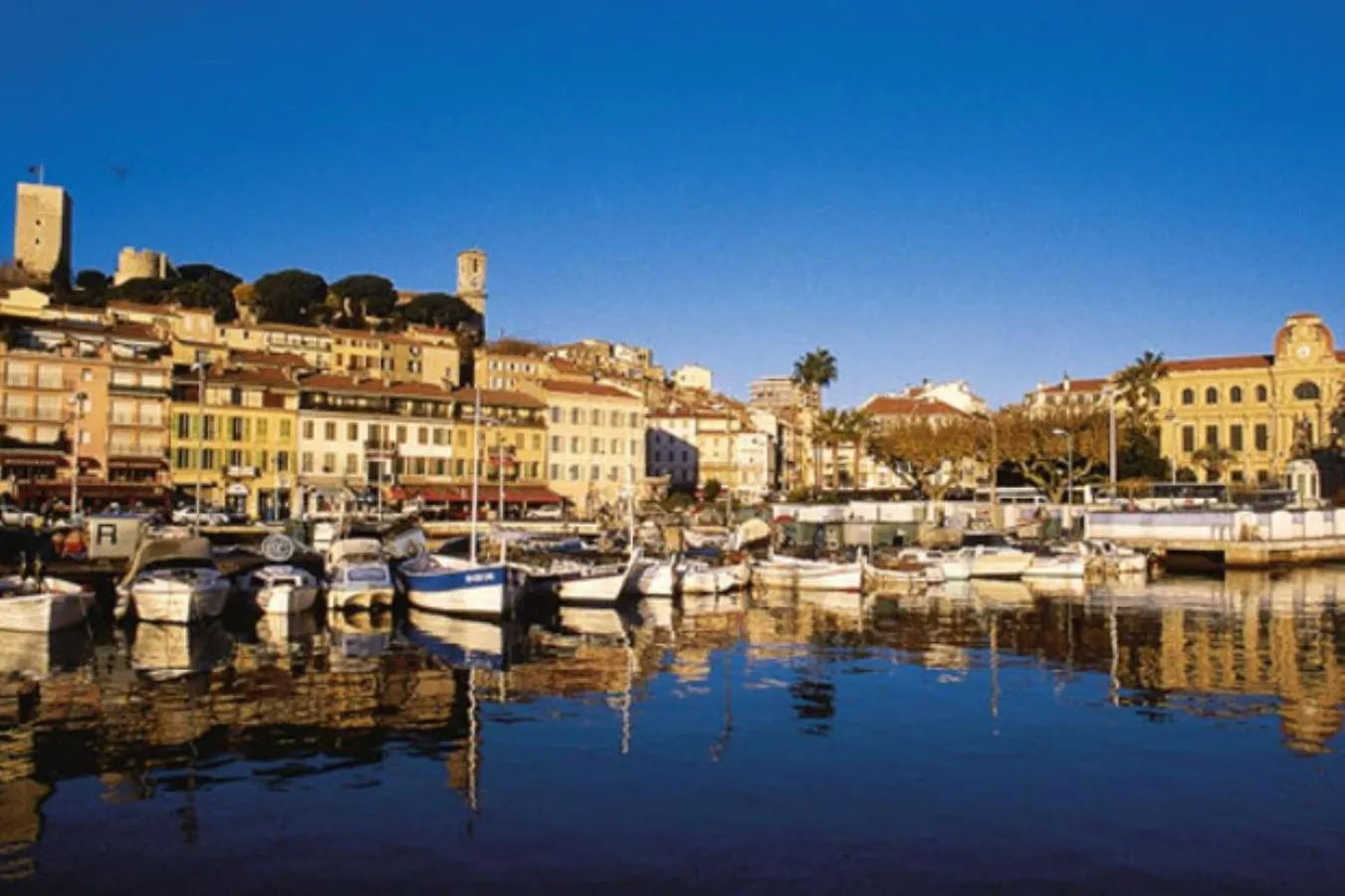 Studio Renove En Rez De Jardin Climatise Cannes