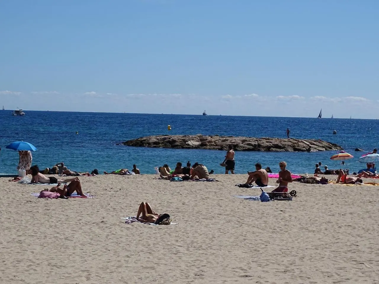 Studio Renove En Rez De Jardin Climatise Cannes Daire