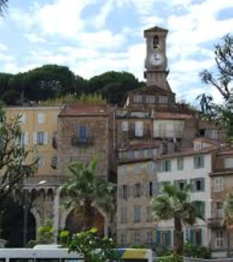 Studio Renove En Rez De Jardin Climatise Cannes Daire