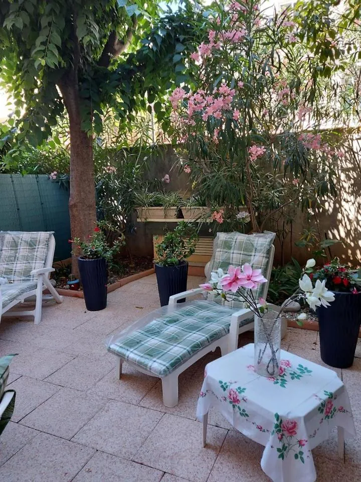 Daire Studio Renove En Rez De Jardin Climatise Cannes